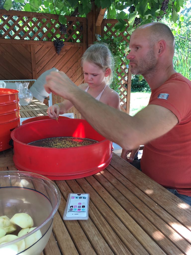 6C891AF3-9492-48E4-A838-D2B042FCF65A